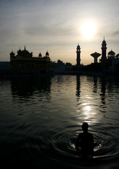 3 athmosphere at the golden temple.JPG